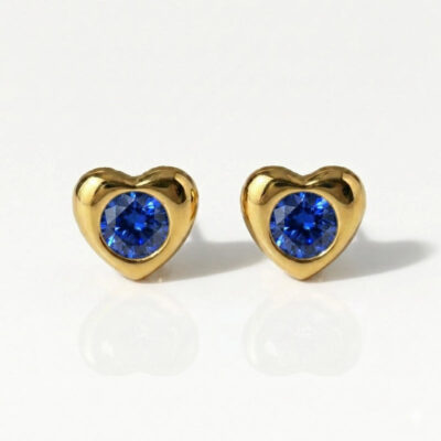 gold-heartlite-sapphire.jpg Nina Heartlite Sapphire Altın Kaplama 316L Çelik Kulak Delme Küpesi