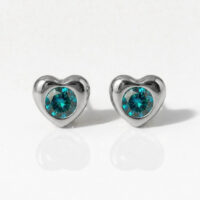 white-heartlite-blue-zircon.jpg Nina Heartlite Blue Zircon Cerrahi Çelik 316L Çelik Kulak Delme Küpesi