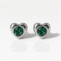 white-heartlite-emerald.jpg Nina Heartlite Emerald Cerrahi Çelik 316L Çelik Kulak Delme Küpesi