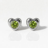 white-heartlite-peridot.jpg Nina Heartlite Peridot Cerrahi Çelik 316L Çelik Kulak Delme Küpesi