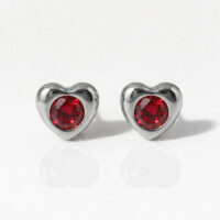white-heartlite-ruby.jpg Nina Heartlite Ruby Cerrahi Çelik 316L Çelik Kulak Delme Küpesi