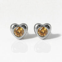 white-heartlite-topaz.jpg Nina Heartlite Topaz Cerrahi Çelik 316L Çelik Kulak Delme Küpesi